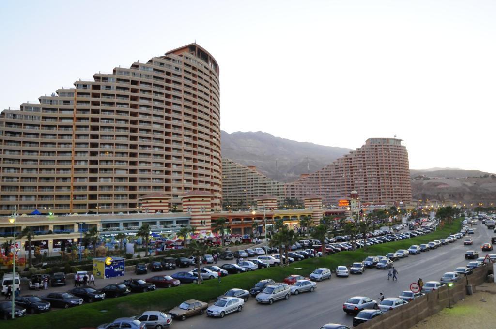 Porto Sokhna Pyramids Apartments Powered By Amer-Group Family Only Айн-Сохна Экстерьер фото